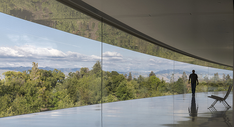 노먼 포스터가 설계한 ‘애플 파크(Apple Park)’ 내부 풍경. (ⓒNigel Young, Foster + Partners)